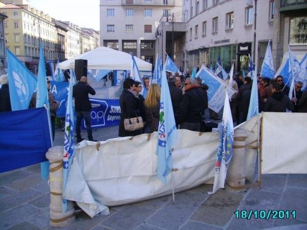 111018-Manifestazione Piazza Borsa (23)